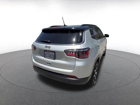 Used 2025 Jeep Compass Limited AWD/4WD image 15