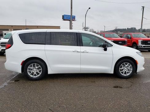New 2026 Chrysler Voyager LX image 10