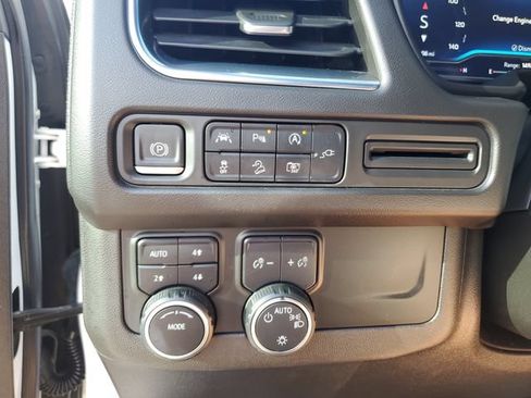 Used 2022 Chevrolet Tahoe Z71 w/ Luxury Package AWD/4WD image 27