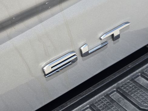 Used 2021 GMC Sierra 1500 SLT AWD/4WD image 12