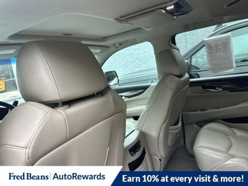 Used 2019 Cadillac Escalade Premium Luxury AWD/4WD image 10