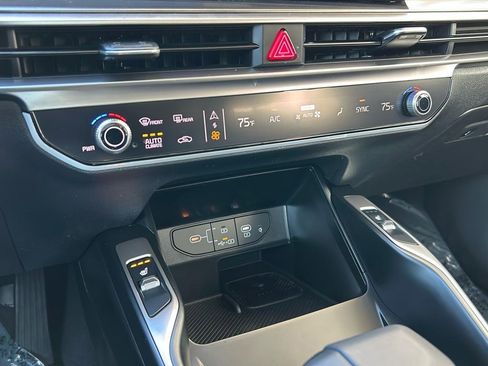 Certified 2025 Kia Sorento S w/ Panoramic Sunroof Package AWD/4WD image 28