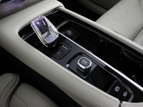 Certified 2023 Volvo XC90 T8 Ultimate w/ Protection Package Premier image 15