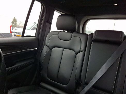 New 2025 Jeep Grand Cherokee Limited w/ Black Appearance Package AWD/4WD image 13