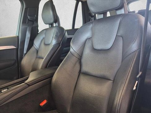 Used 2017 Volvo XC90 T5 Momentum w/ Vision Package FWD image 13