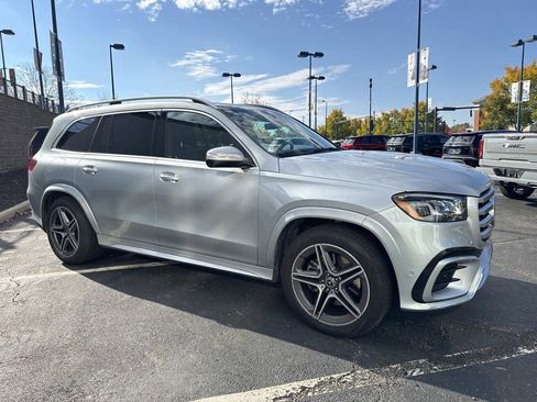 Used 2025 Mercedes-Benz GLS 450 4MATIC image 9