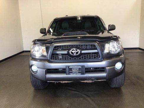 Used 2011 Toyota Tacoma 4x4 Access Cab V6 w/ TRD Sport Pkg image 2