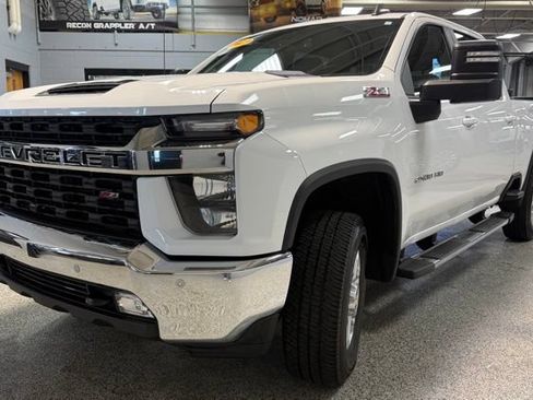 Used 2023 Chevrolet Silverado 2500 LT w/ Convenience Package AWD/4WD image 3