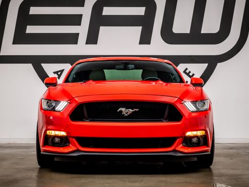 Used 2017 Ford Mustang GT Premium RWD image 4