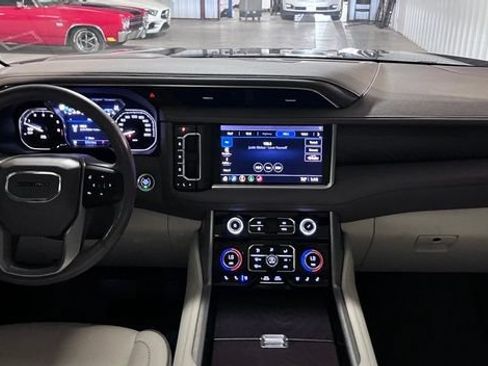 Used 2021 GMC Yukon Denali w/ Denali Ultimate Package AWD/4WD image 32