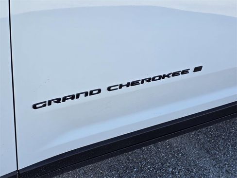 New 2025 Jeep Grand Cherokee Altitude image 30