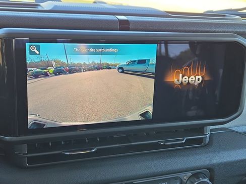 New 2025 Jeep Gladiator Sport image 25