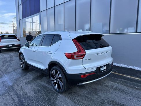 Certified 2023 Volvo XC40 B5 Plus w/ Protection Package Premier image 6