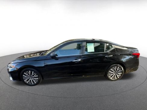 Used 2025 Nissan Altima 2.5 SV image 9