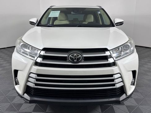 Used 2018 Toyota Highlander XLE image 3