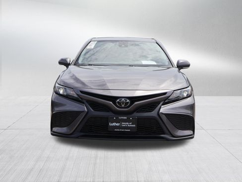 Used 2023 Toyota Camry SE FWD image 2
