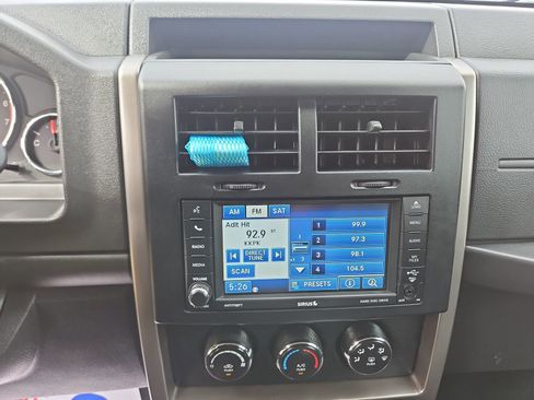 Used 2012 Jeep Liberty Sport image 14