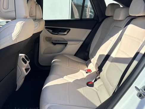 Used 2025 Mercedes-Benz GLC 350e 4MATIC image 9