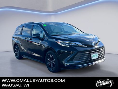 Used 2025 Toyota Sienna Platinum AWD/4WD image 7