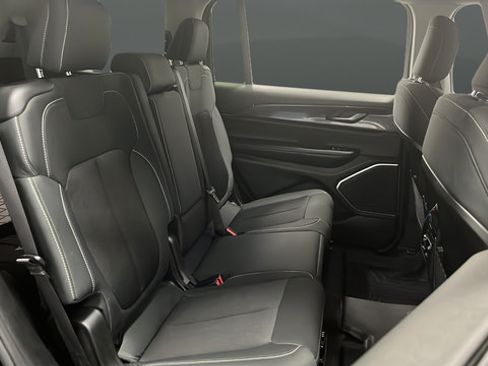 Used 2021 Jeep Grand Cherokee L Laredo w/ Luxury Tech Group I AWD/4WD image 23