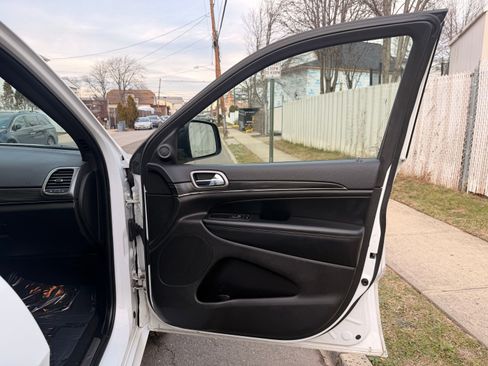 Used 2021 Jeep Grand Cherokee Limited X image 30