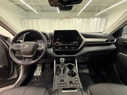 Certified 2025 Toyota Highlander XLE AWD/4WD image 18
