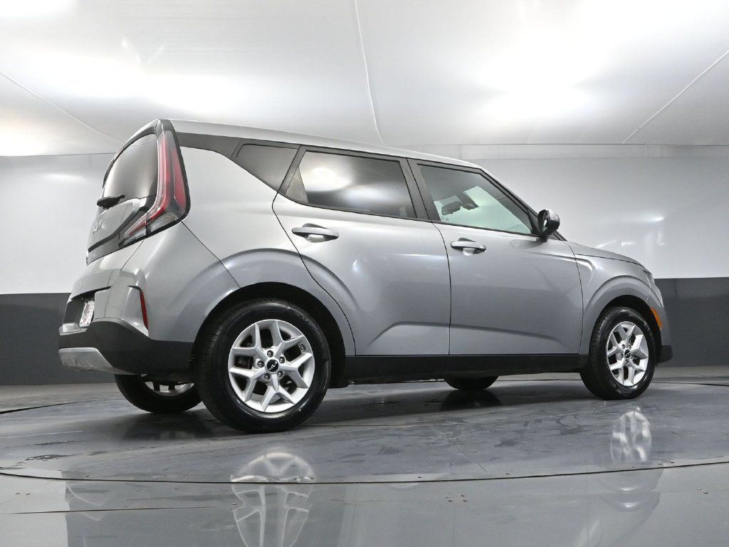 Used 2023 Kia Soul LX w/ LX Technology Package FWD image 42