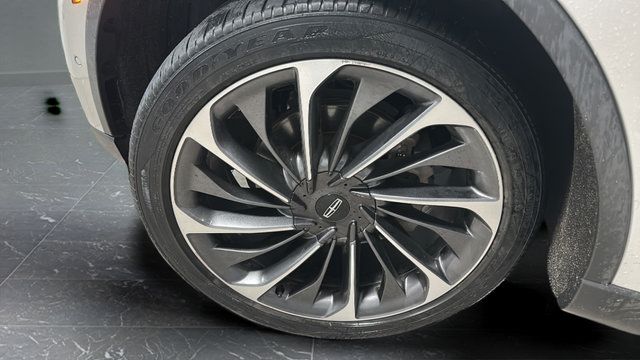 Used 2023 Lincoln Aviator Reserve w/ Equipment Group 201A AWD/4WD image 38