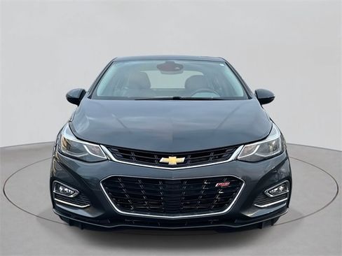Used 2018 Chevrolet Cruze Premier image 2