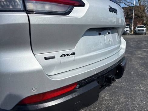 Used 2021 Jeep Grand Cherokee L Laredo AWD/4WD image 12