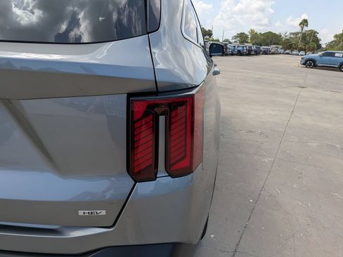 Certified 2025 Kia Sorento SX Prestige AWD/4WD image 11