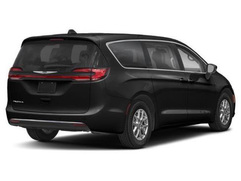 Certified 2024 Chrysler Pacifica Touring-L image 3