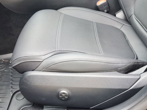 Used 2025 Mercedes-Benz C 300 Sedan image 17