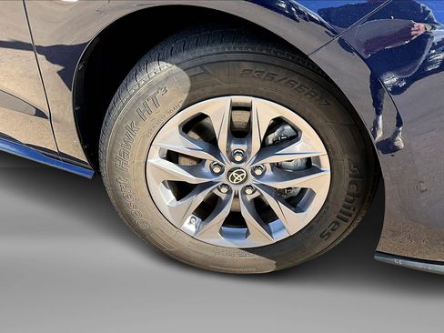 Used 2024 Toyota Sienna XLE image 9