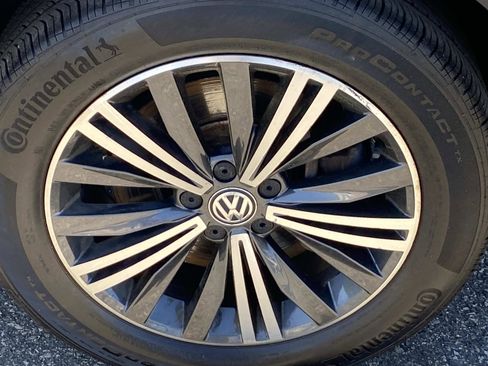 Used 2018 Volkswagen Tiguan SEL AWD/4WD image 27