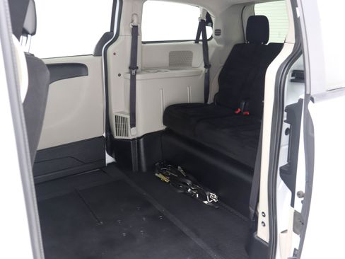Used 2014 Dodge Grand Caravan SXT w/ Rear Park Assist Package FWD image 18