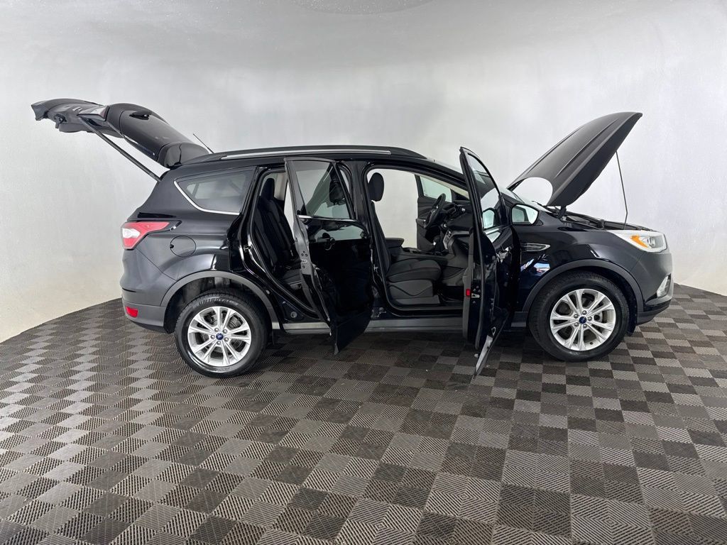 Used 2017 Ford Escape SE w/ Equipment Group 201A FWD image 14