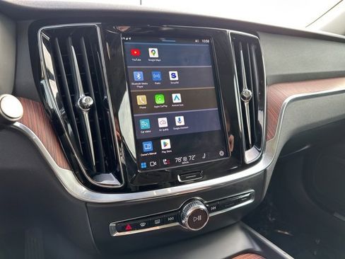 Certified 2025 Volvo V60 B5 Cross Country Plus image 22