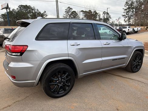 Used 2020 Jeep Grand Cherokee Altitude image 8