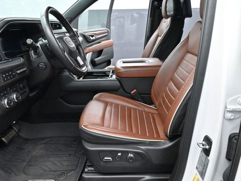 Used 2024 GMC Yukon XL Denali Ultimate image 16