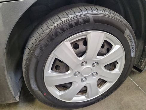 Used 2016 Nissan Sentra SV FWD image 31