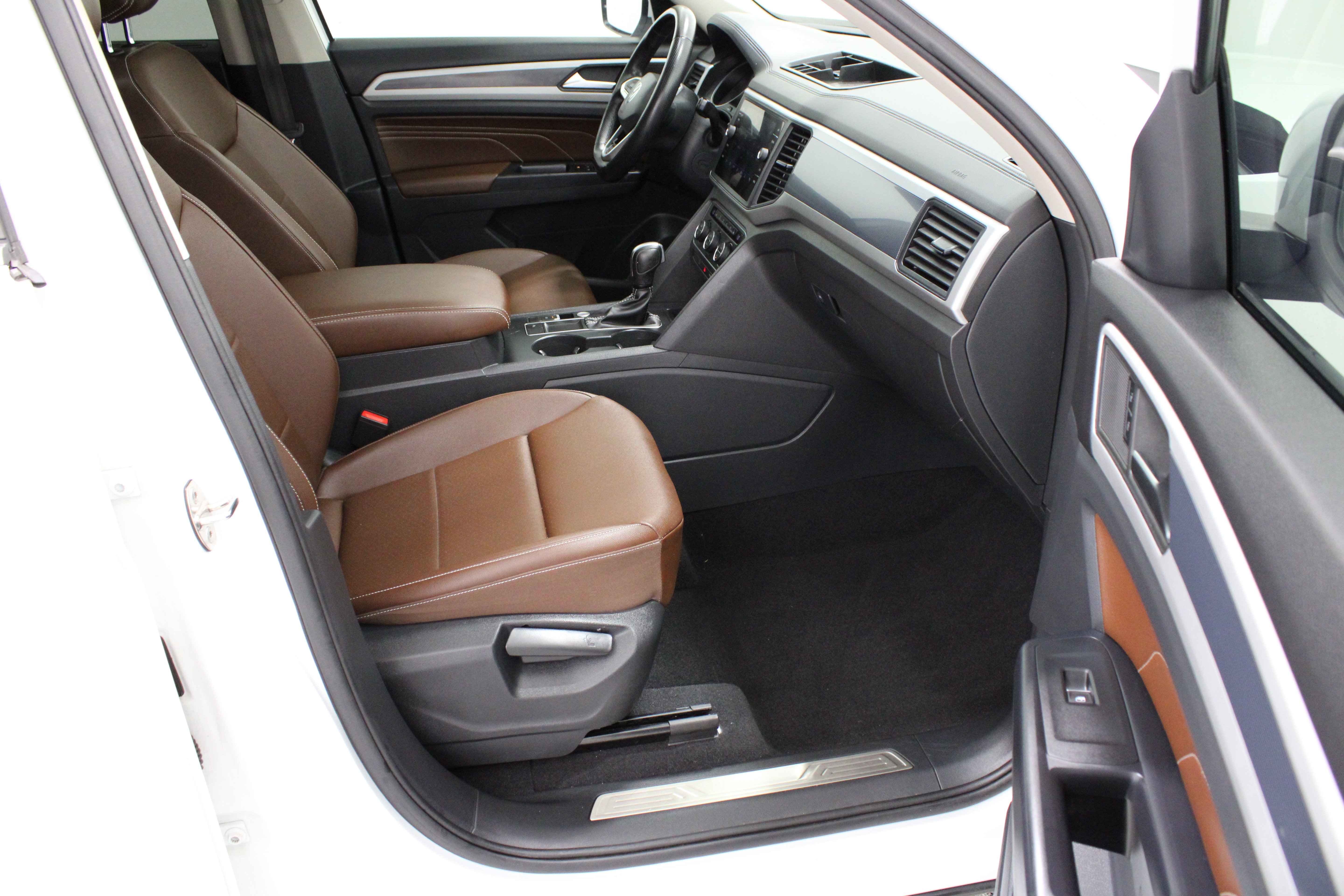 Used 2021 Volkswagen Atlas SE w/ Panoramic Sunroof Package FWD image 41