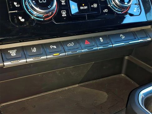 Used 2024 GMC Sierra 2500 Denali w/ Denali Reserve Package image 13