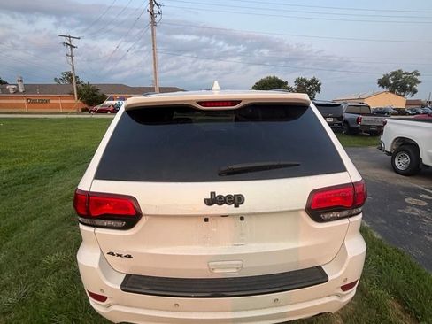 Used 2018 Jeep Grand Cherokee Altitude AWD/4WD image 3
