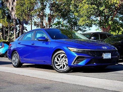 Certified 2024 Hyundai Elantra SEL FWD image 2