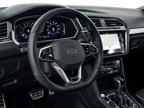 Used 2024 Volkswagen Tiguan SEL R-Line image 12