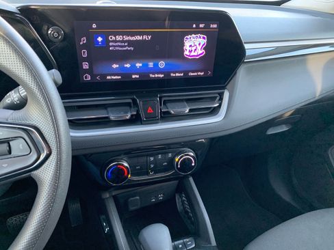 Used 2025 Chevrolet TrailBlazer LT w/ Driver Confidence Package image 18