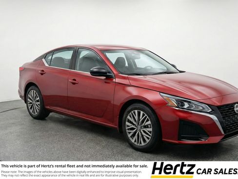 Used 2025 Nissan Altima 2.5 SV image 1