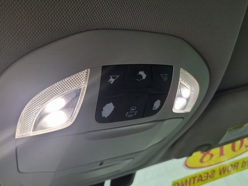 Used 2018 Chrysler Pacifica Touring-L image 39