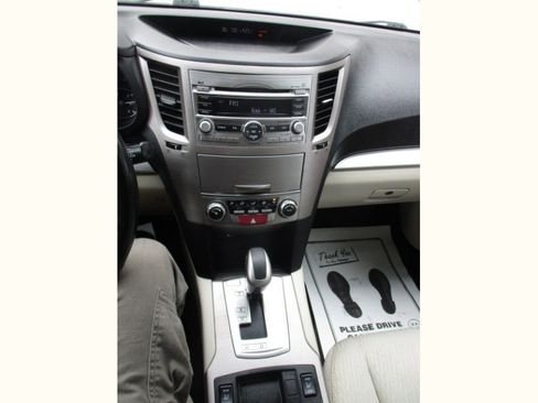 Used 2011 Subaru Outback 2.5i Premium image 14